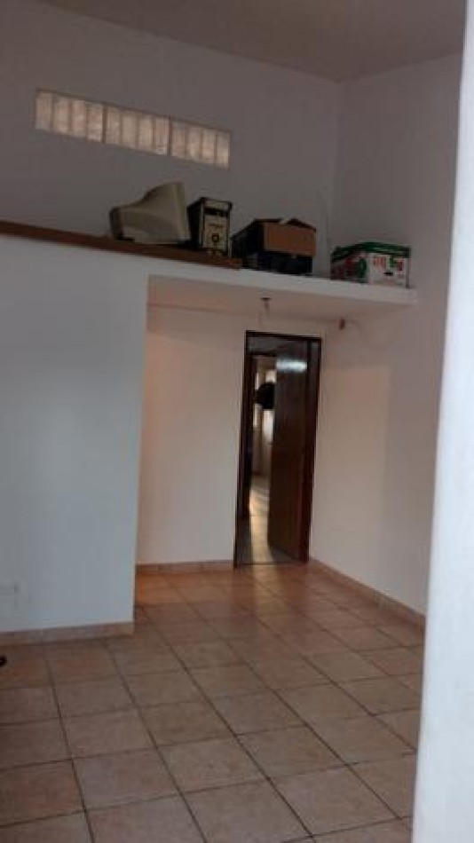 EN VENTA- CASA 2 HABITACIONES CON PATIO ZONA PCIAS UNIDAS Y GARRIGO