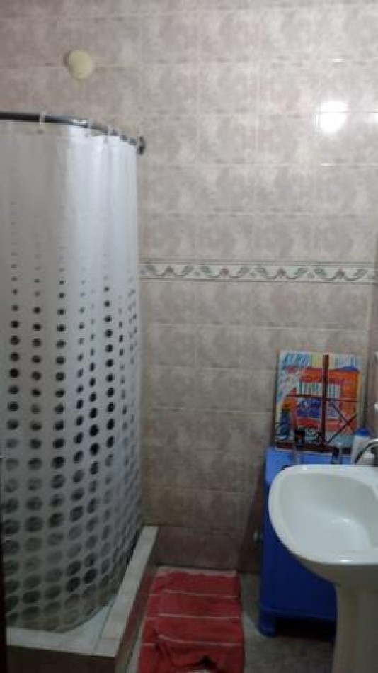 EN VENTA- CASA 2 HABITACIONES CON PATIO ZONA PCIAS UNIDAS Y GARRIGO