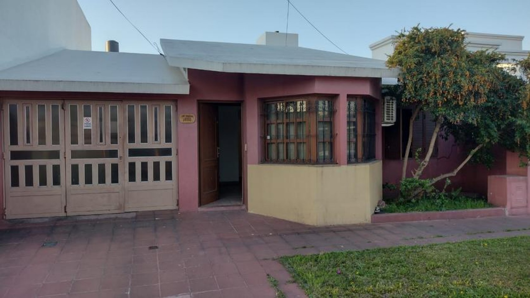 EN VENTA- CASA 2 HABITACIONES CON PATIO ZONA PCIAS UNIDAS Y GARRIGO