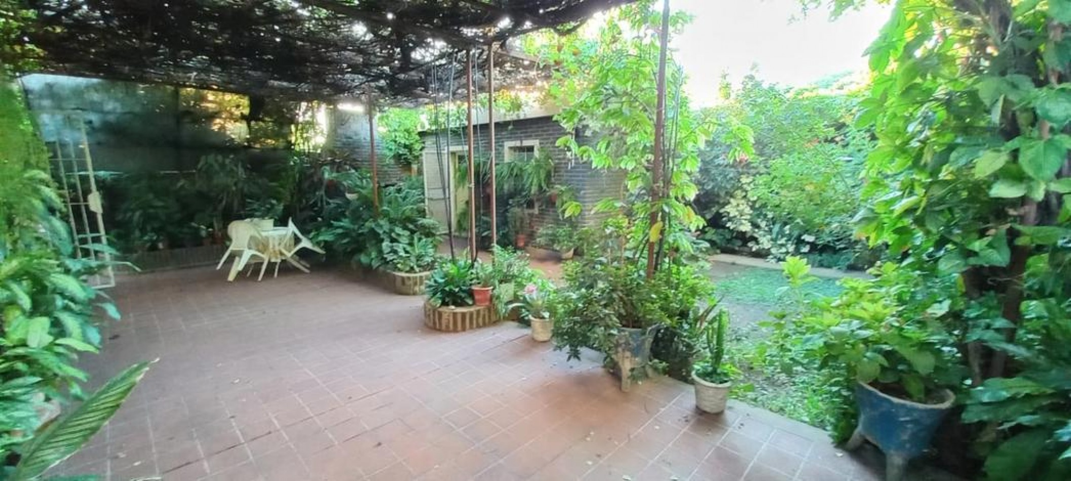 EN VENTA- CASA 3 HABITACIONES SOBRE AV EJERCITO A METROS DE MONTE CASEROS