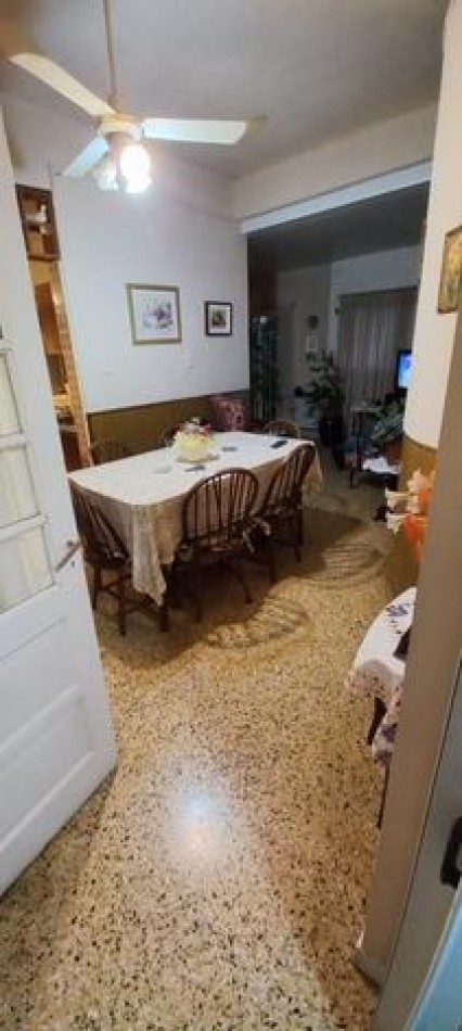 EN VENTA- CASA 3 HABITACIONES SOBRE AV EJERCITO A METROS DE MONTE CASEROS