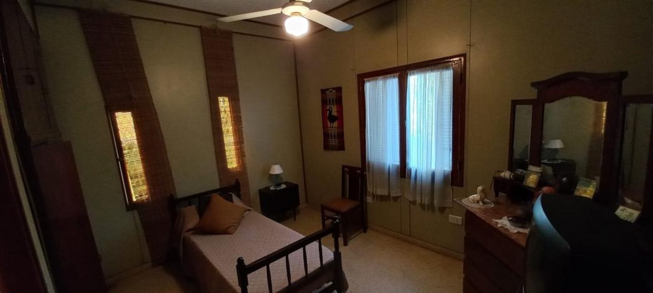 EN VENTA- CASA 3 HABITACIONES SOBRE AV EJERCITO A METROS DE MONTE CASEROS