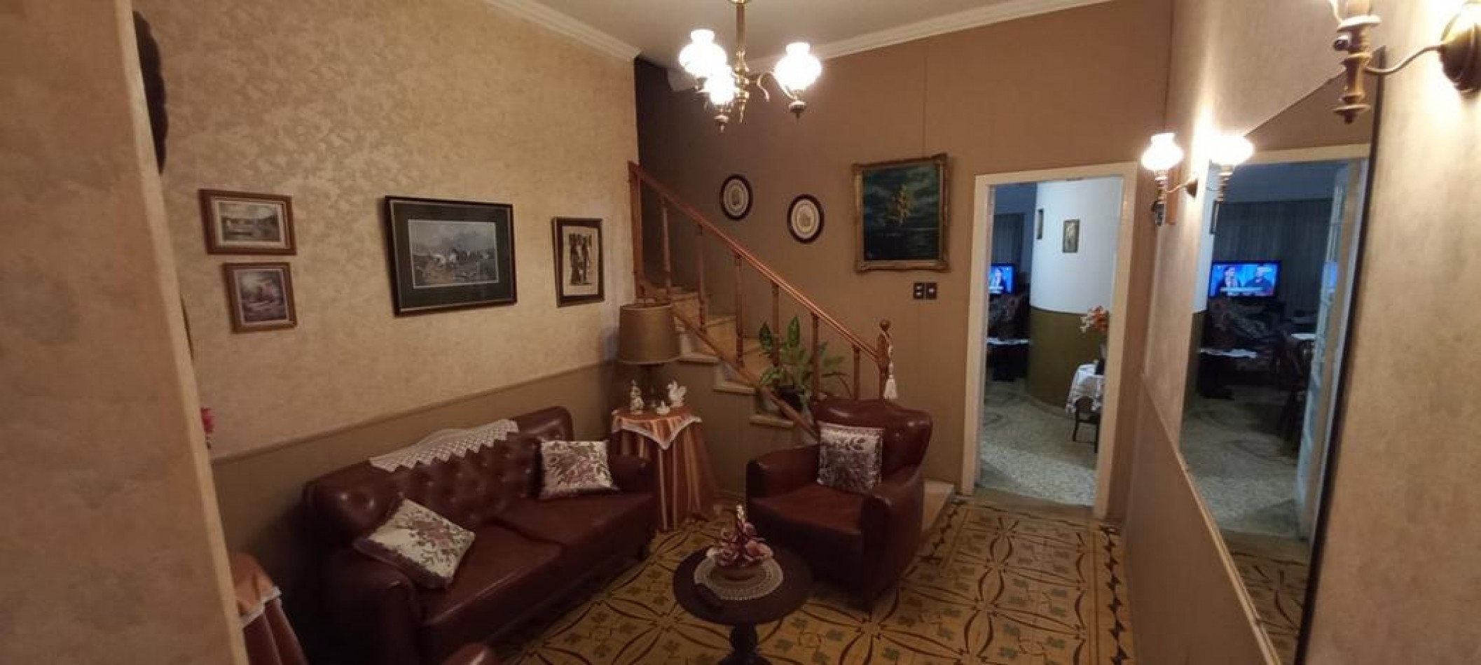 EN VENTA- CASA 3 HABITACIONES SOBRE AV EJERCITO A METROS DE MONTE CASEROS