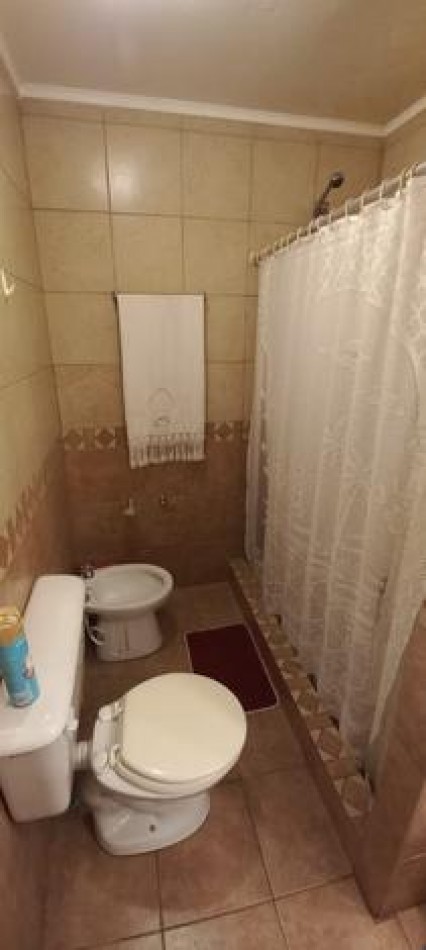 EN VENTA- CASA 3 HABITACIONES SOBRE AV EJERCITO A METROS DE MONTE CASEROS