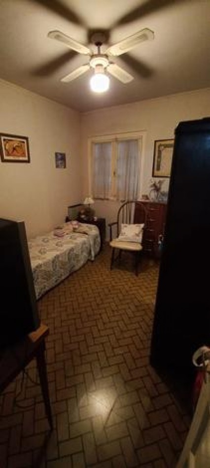 EN VENTA- CASA 3 HABITACIONES SOBRE AV EJERCITO A METROS DE MONTE CASEROS