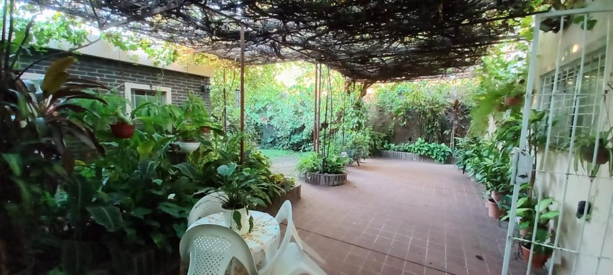 EN VENTA- CASA 3 HABITACIONES SOBRE AV EJERCITO A METROS DE MONTE CASEROS