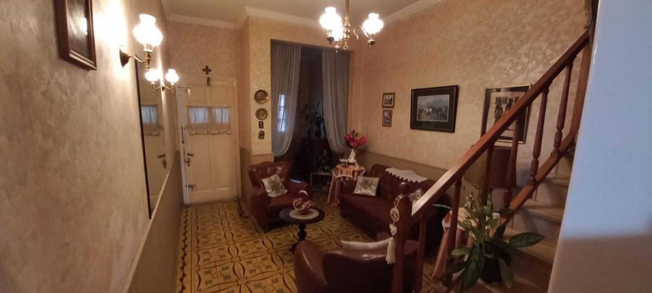 EN VENTA- CASA 3 HABITACIONES SOBRE AV EJERCITO A METROS DE MONTE CASEROS