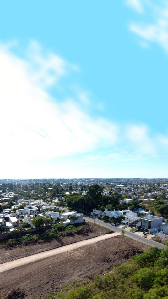 EN VENTA- HERMOSO TERRENO EN BARRIO PARACAO A METROS DE LEBENSOHN Y BAEZ