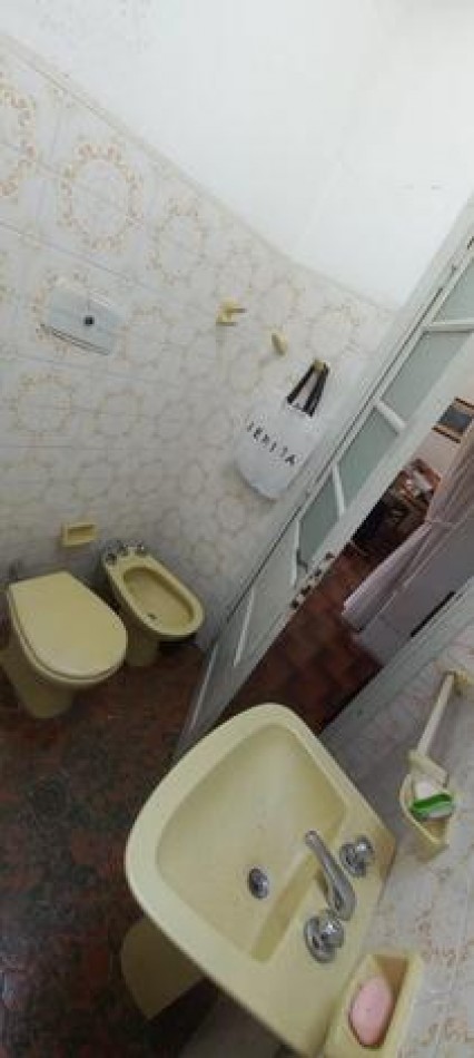 EN VENTA-  CASA DE 2 HABITACIONES ZONA PARQUE BERDUC
