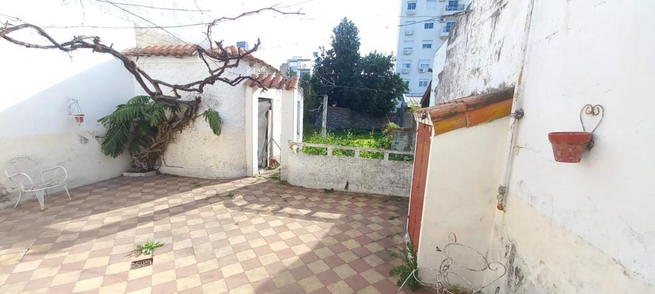 EN VENTA-  CASA DE 2 HABITACIONES ZONA PARQUE BERDUC