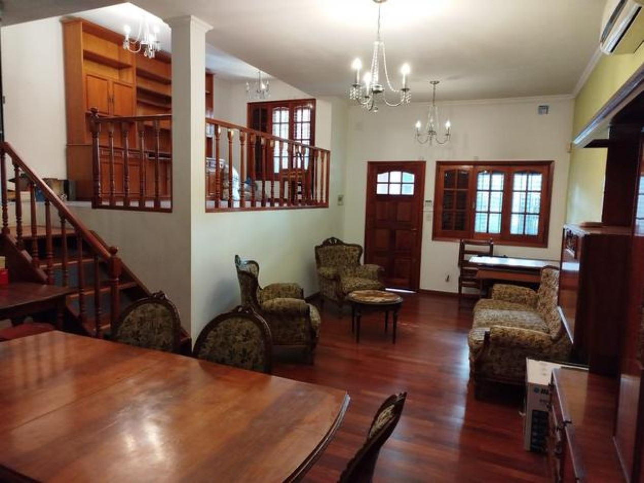 EN VENTA- CASA APTA CREDITO SOBRE CALLE URQUIZA