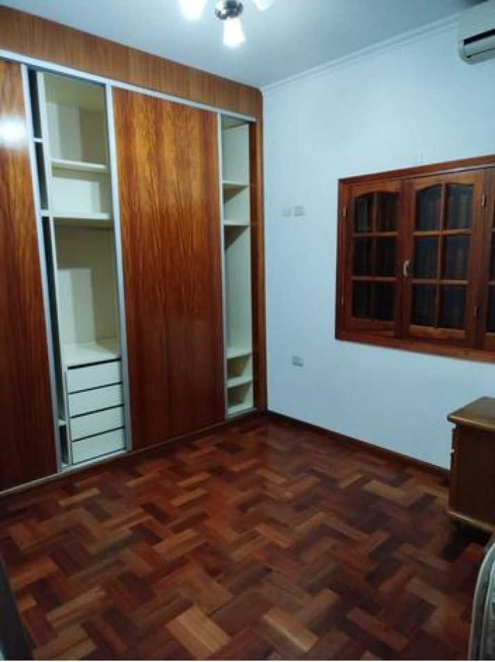 EN VENTA- CASA APTA CREDITO SOBRE CALLE URQUIZA