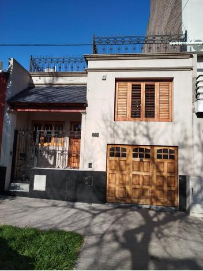 EN VENTA- CASA APTA CREDITO SOBRE CALLE URQUIZA