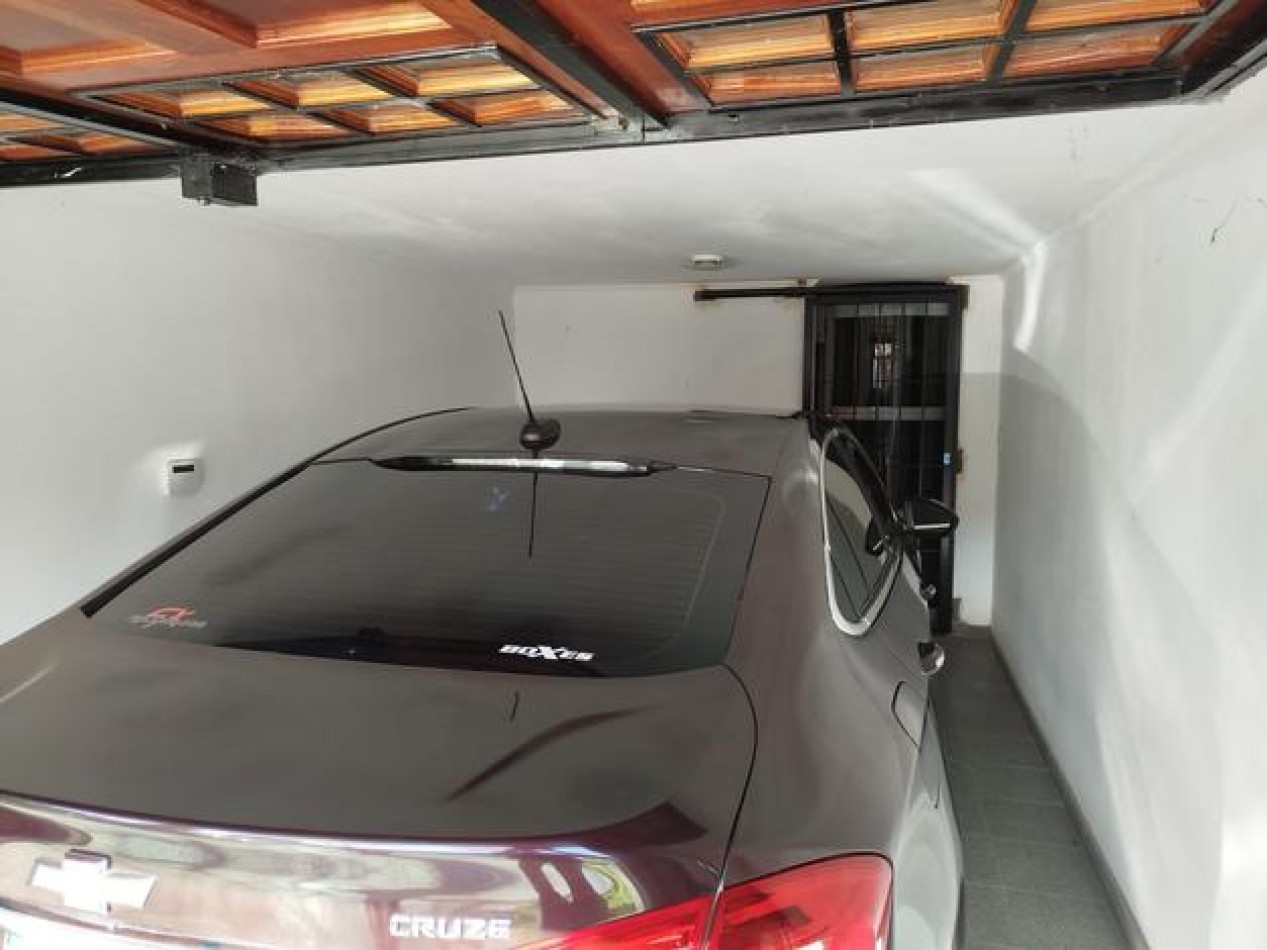 EN VENTA- CASA APTA CREDITO SOBRE CALLE URQUIZA