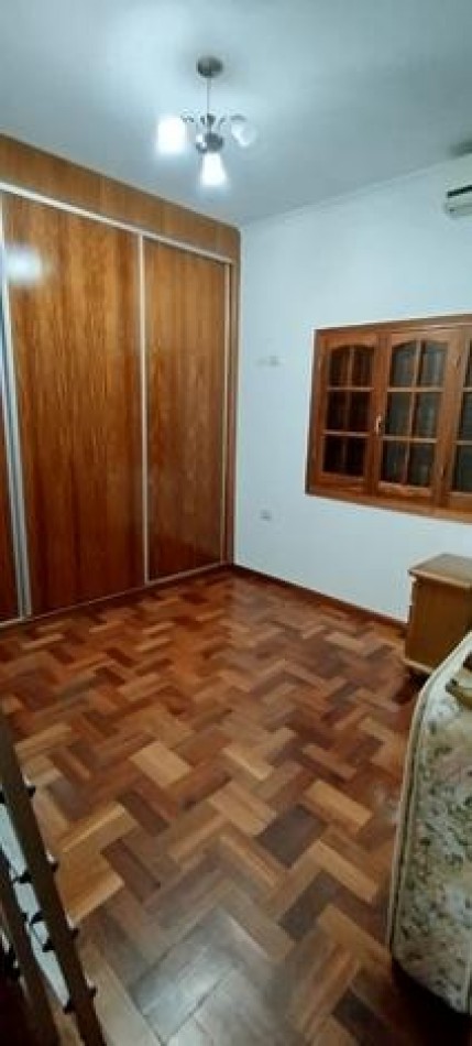 EN VENTA- CASA APTA CREDITO SOBRE CALLE URQUIZA