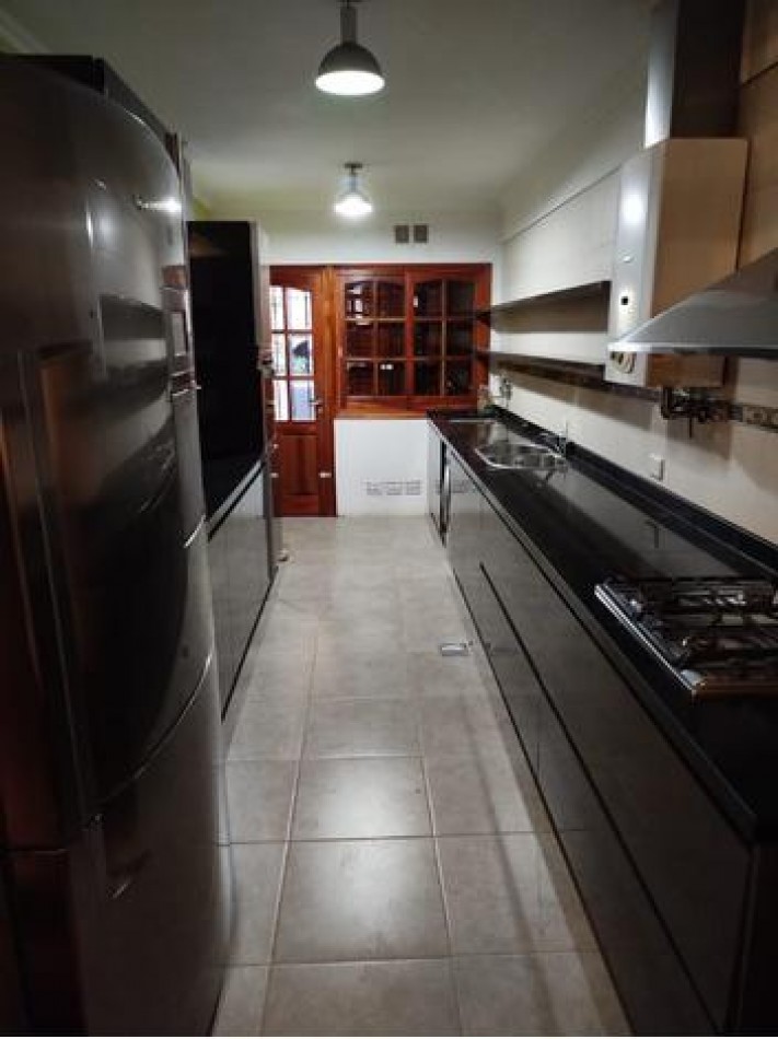 EN VENTA- CASA APTA CREDITO SOBRE CALLE URQUIZA