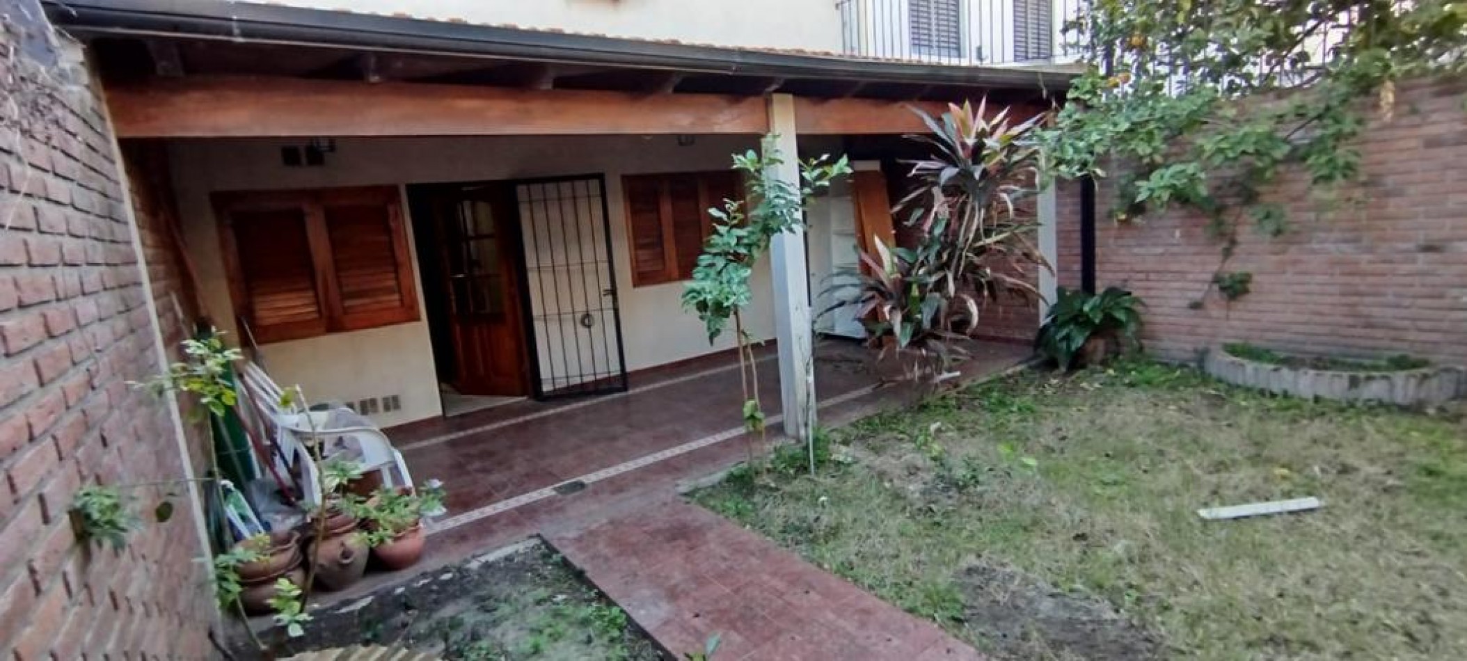 EN VENTA- CASA APTA CREDITO SOBRE CALLE URQUIZA