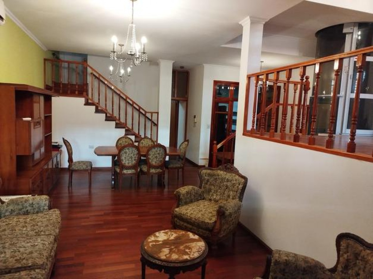 EN VENTA- CASA APTA CREDITO SOBRE CALLE URQUIZA