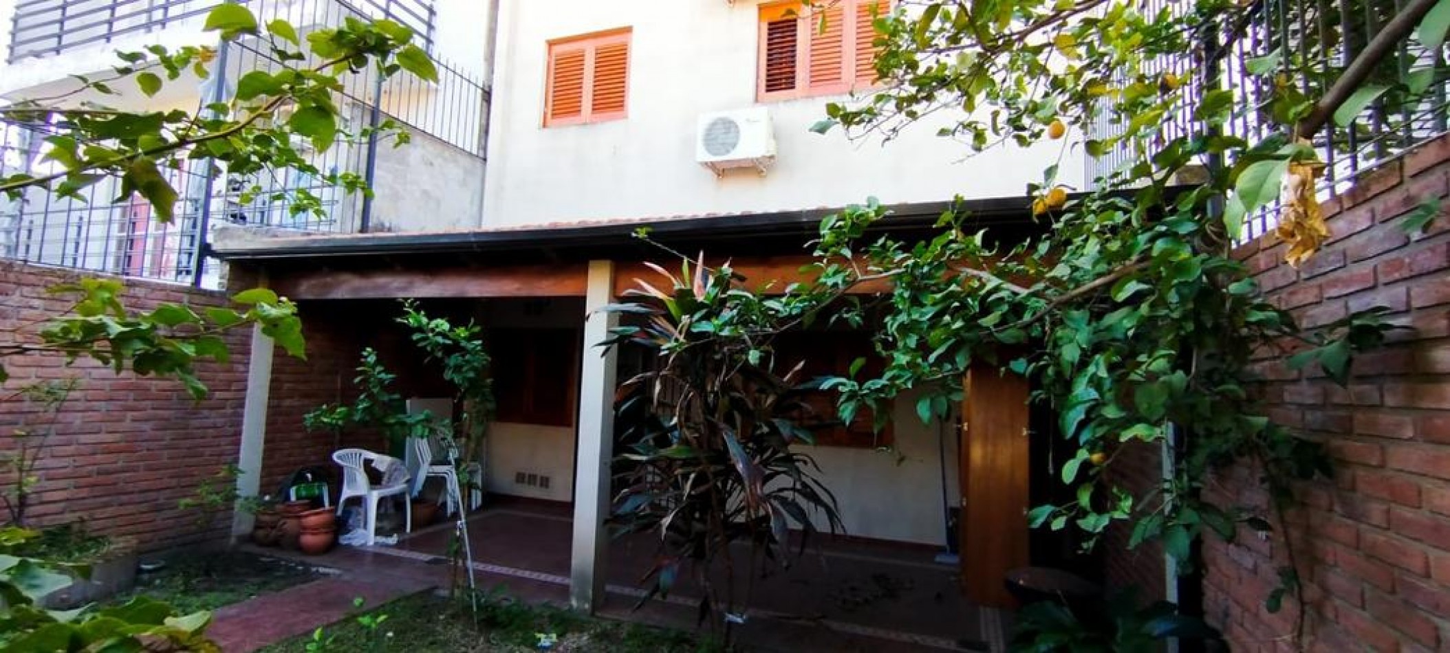 EN VENTA- CASA APTA CREDITO SOBRE CALLE URQUIZA