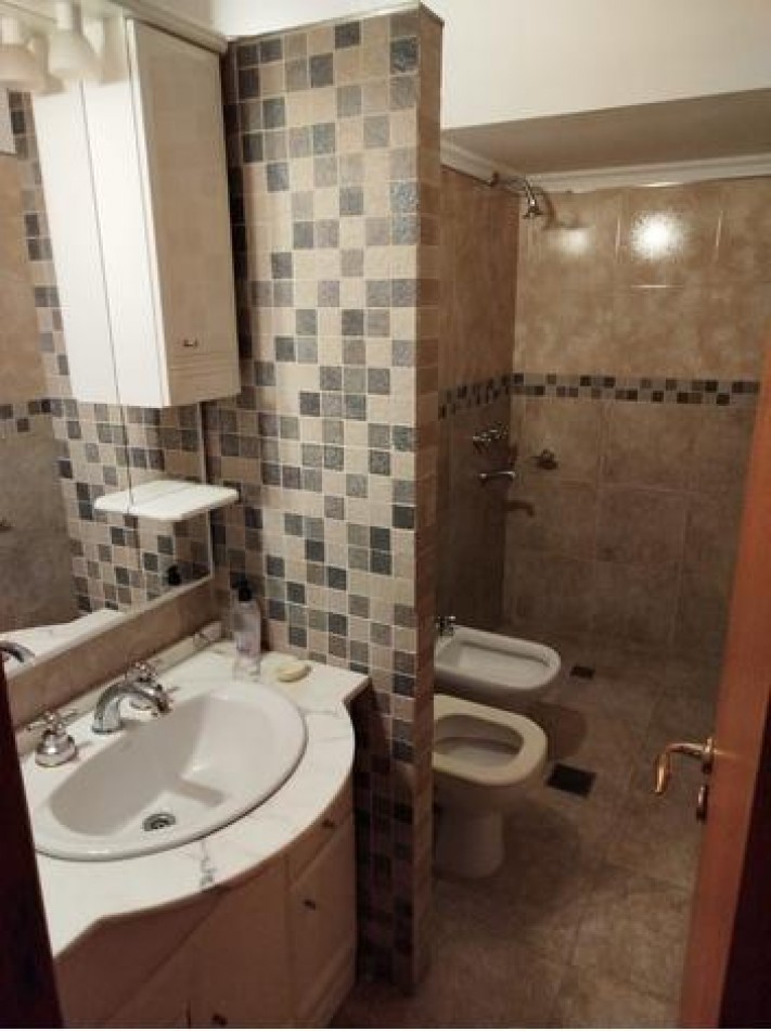 EN VENTA- CASA APTA CREDITO SOBRE CALLE URQUIZA