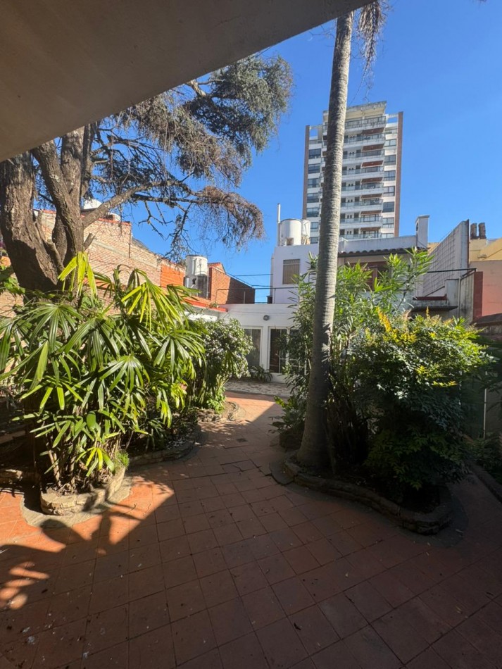 EN VENTA- HERMOSA CASA SOBRE CALLE PERU 