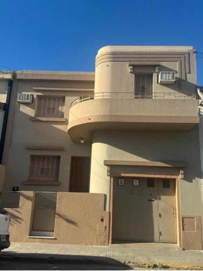 EN VENTA- HERMOSA CASA SOBRE CALLE PERU 