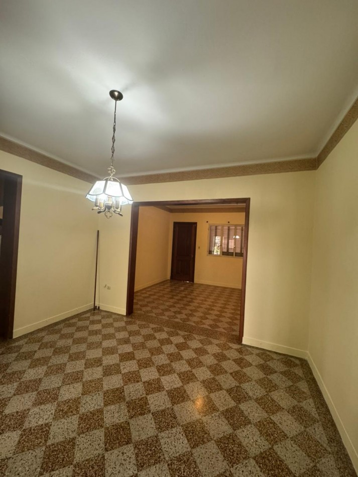 EN VENTA- HERMOSA CASA SOBRE CALLE PERU 
