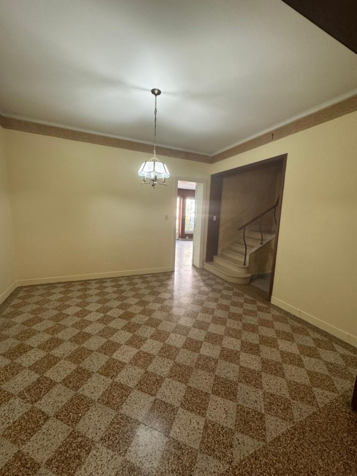 EN VENTA- HERMOSA CASA SOBRE CALLE PERU 