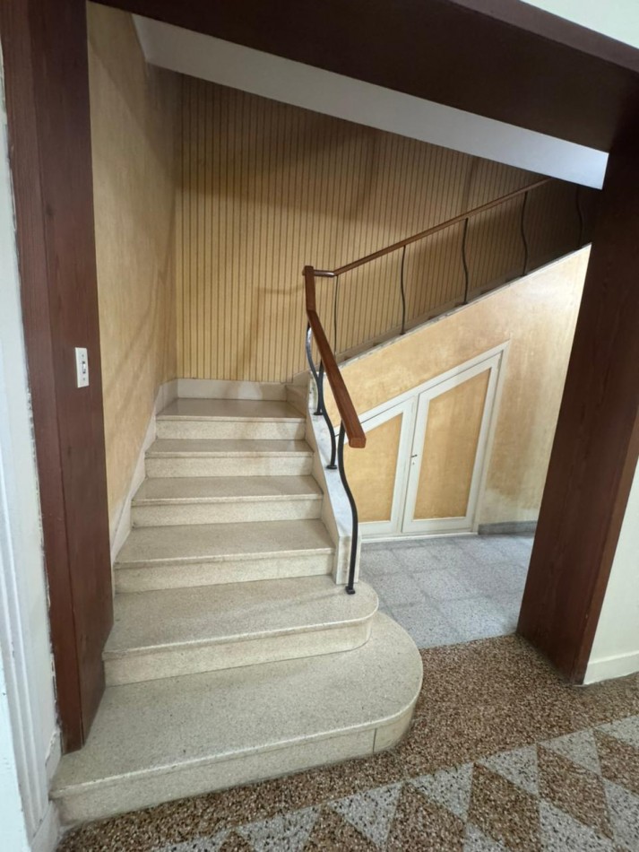 EN VENTA- HERMOSA CASA SOBRE CALLE PERU 