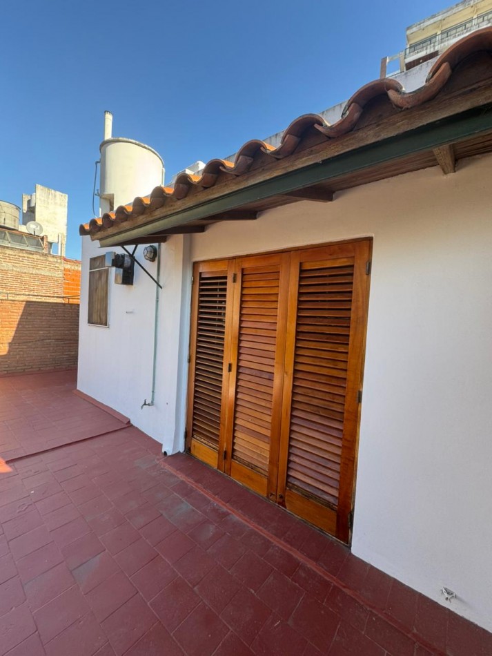 EN VENTA- HERMOSA CASA SOBRE CALLE PERU 