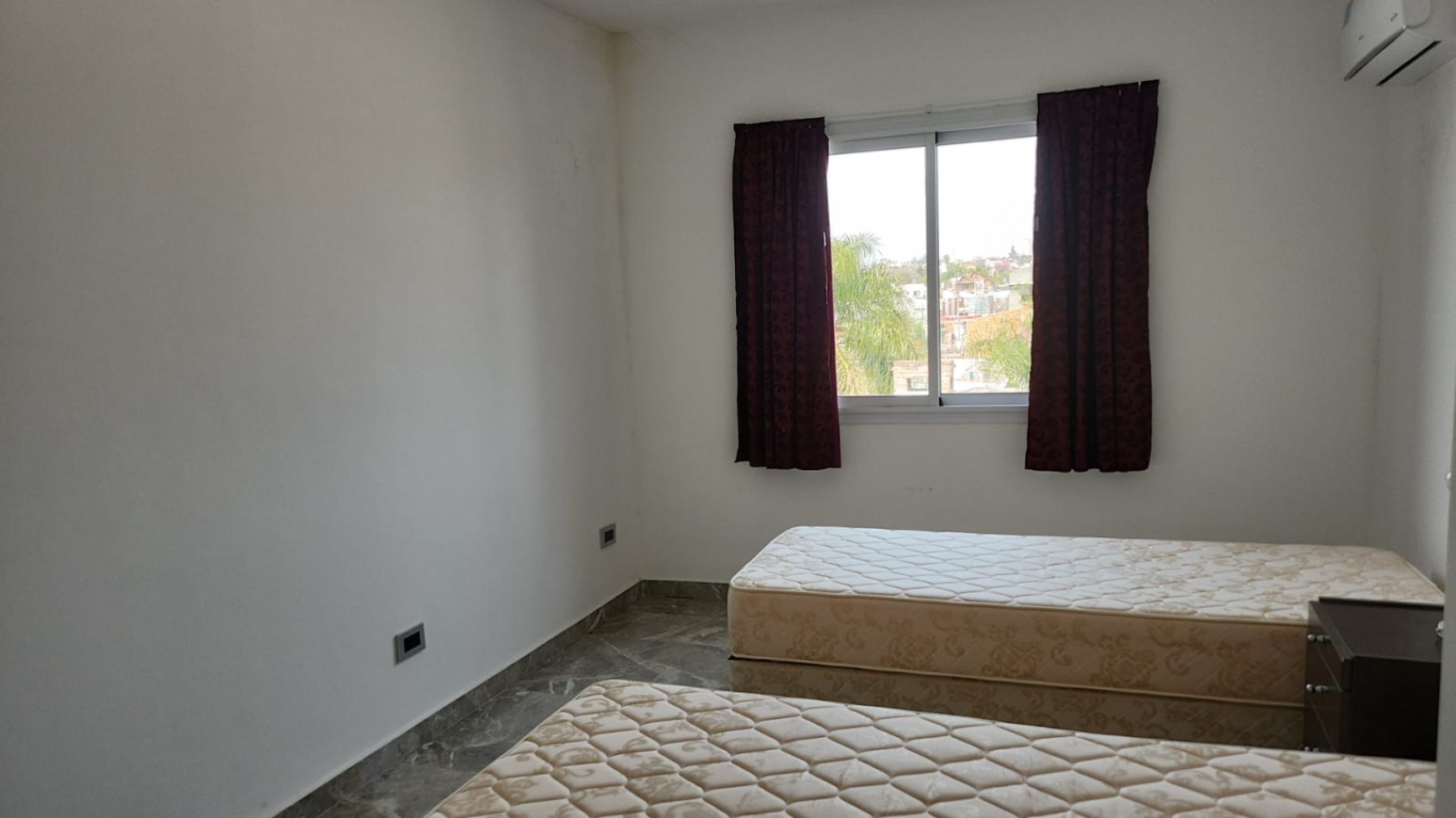 EN VENTA- TRIPLEX CON VISTA AL RIO
