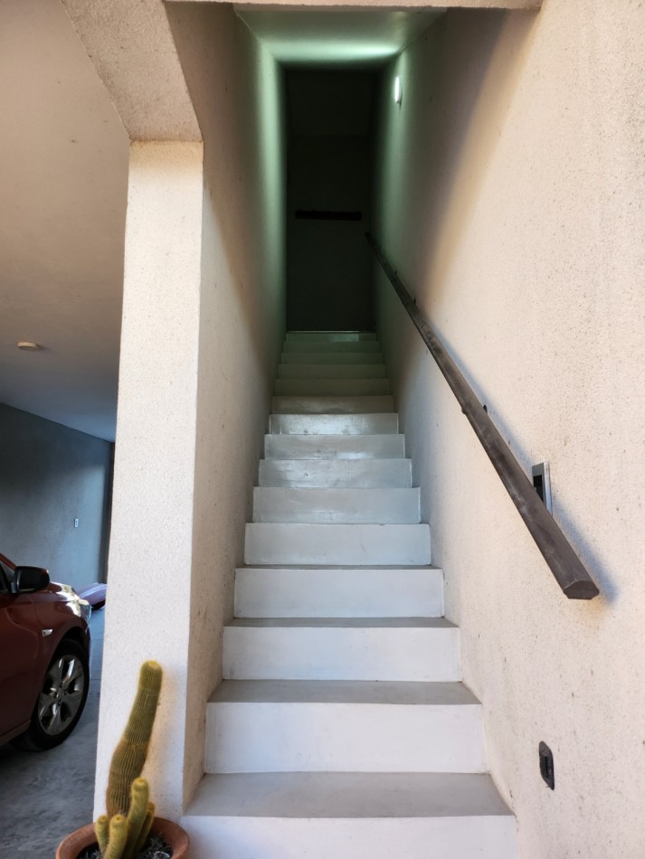 EN VENTA- TRIPLEX CON VISTA AL RIO