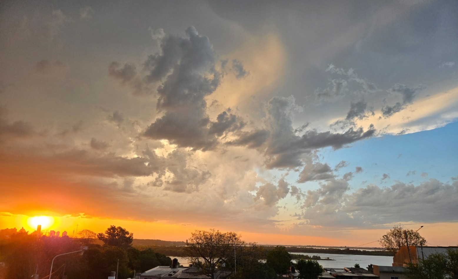 EN VENTA- TRIPLEX CON VISTA AL RIO