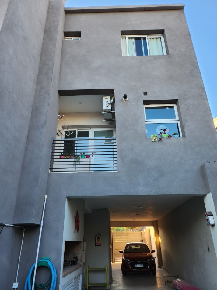 EN VENTA- TRIPLEX CON VISTA AL RIO