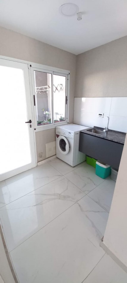 EN VENTA- TRIPLEX CON VISTA AL RIO