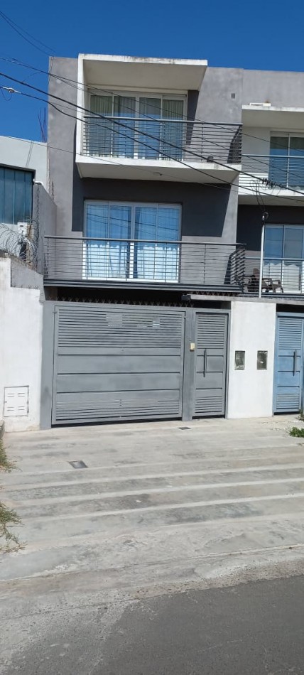 EN VENTA- TRIPLEX CON VISTA AL RIO