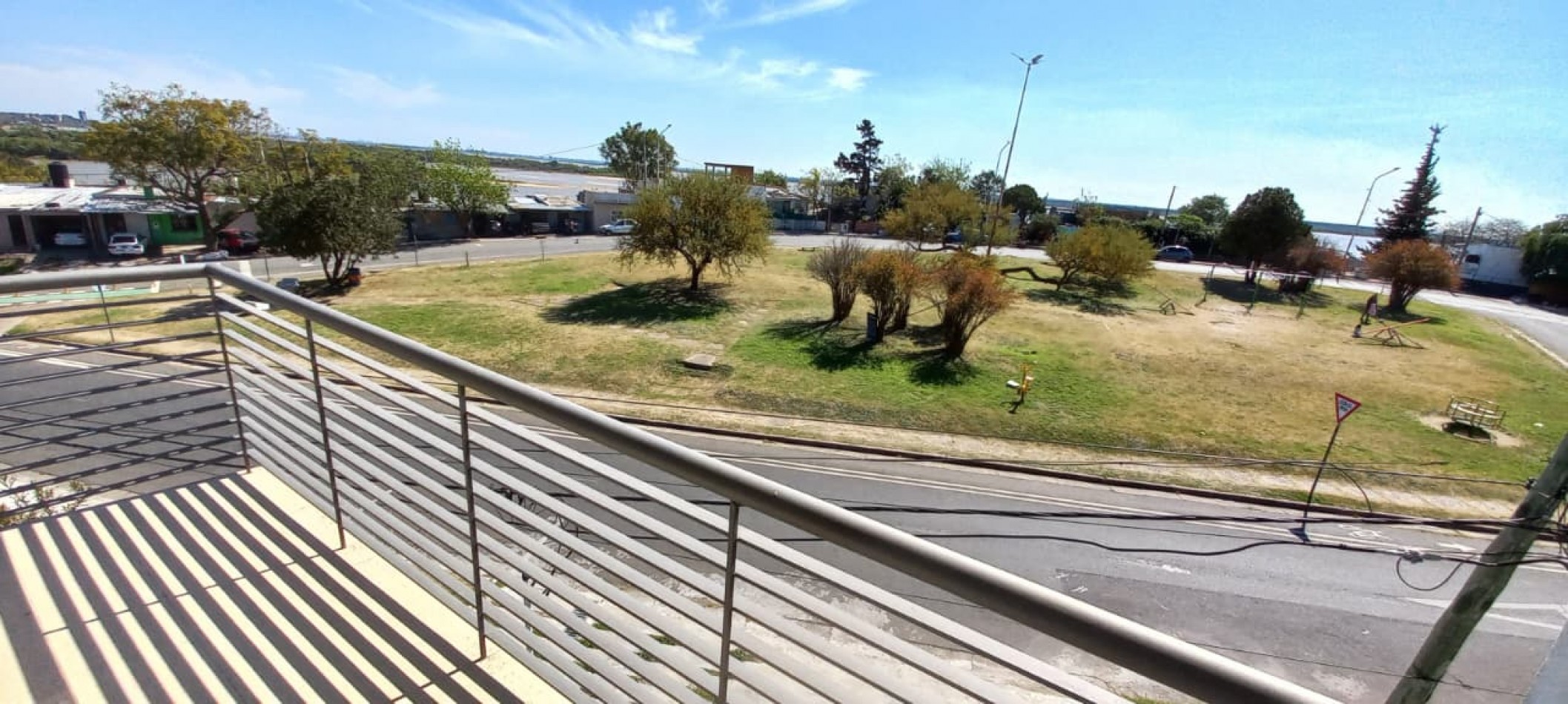 EN VENTA- TRIPLEX CON VISTA AL RIO