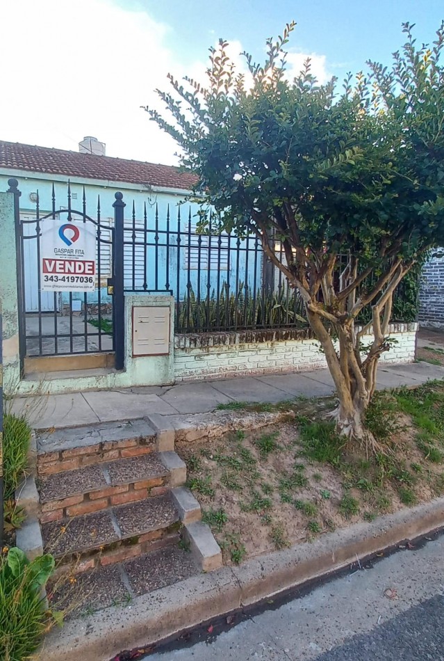 EN VENTA- CASA 2 HABITACIONES ZONA SANTA LUCIA 