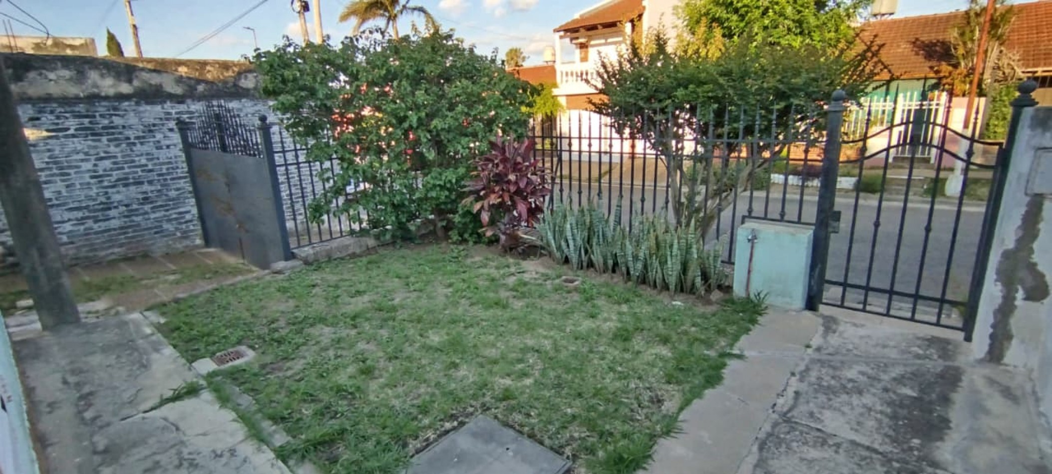 EN VENTA- CASA 2 HABITACIONES ZONA SANTA LUCIA 