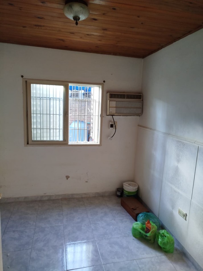 EN VENTA- CASA 2 HABITACIONES ZONA SANTA LUCIA 