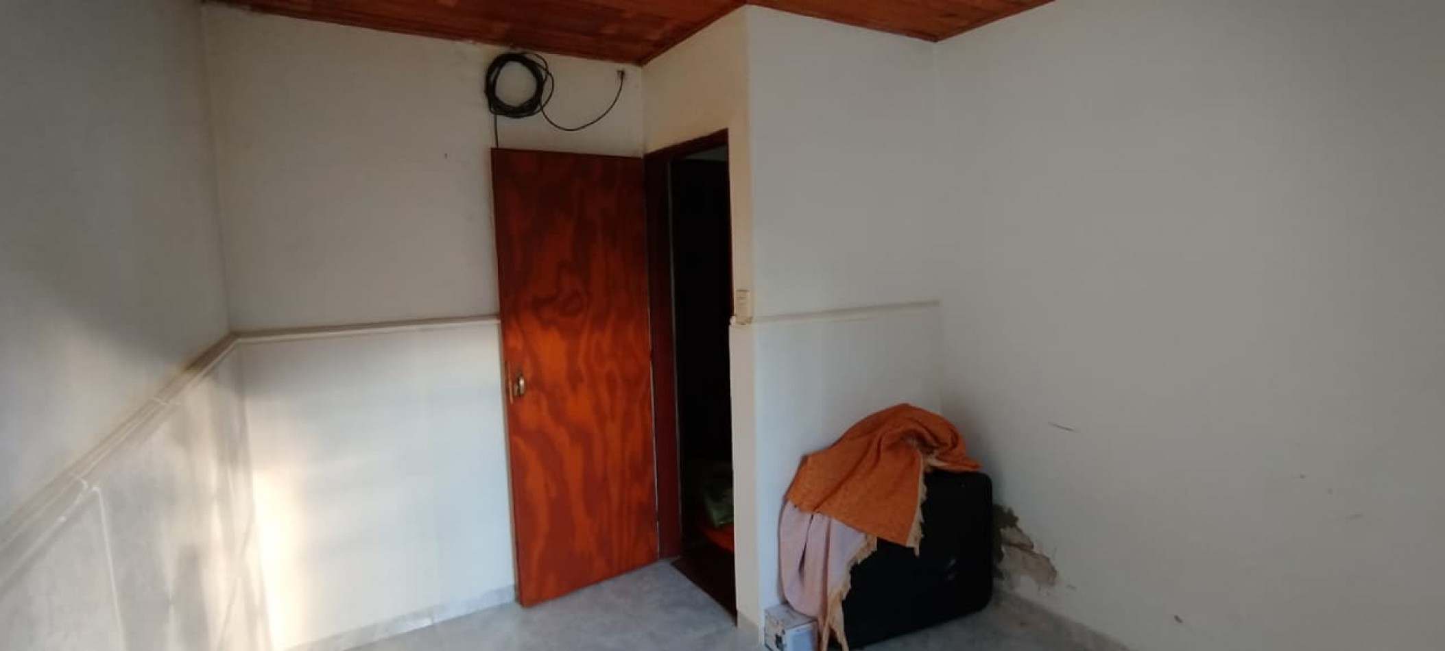 EN VENTA- CASA 2 HABITACIONES ZONA SANTA LUCIA 