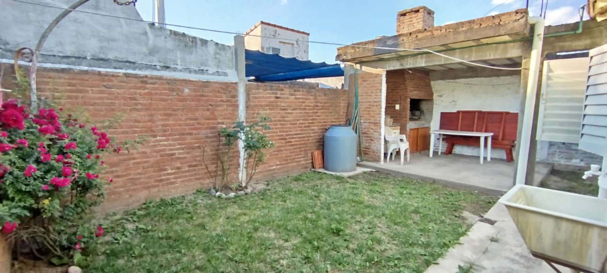 EN VENTA- CASA 2 HABITACIONES ZONA SANTA LUCIA 