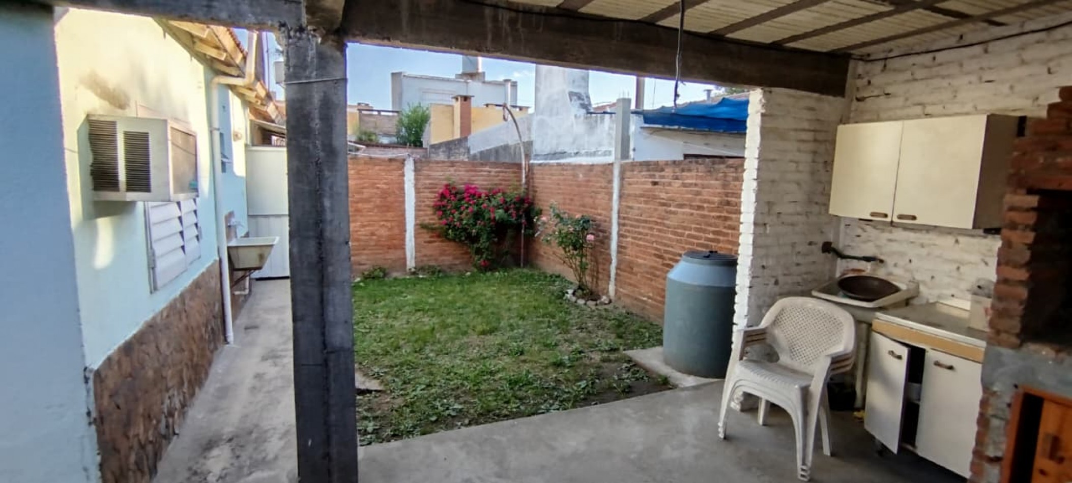 EN VENTA- CASA 2 HABITACIONES ZONA SANTA LUCIA 