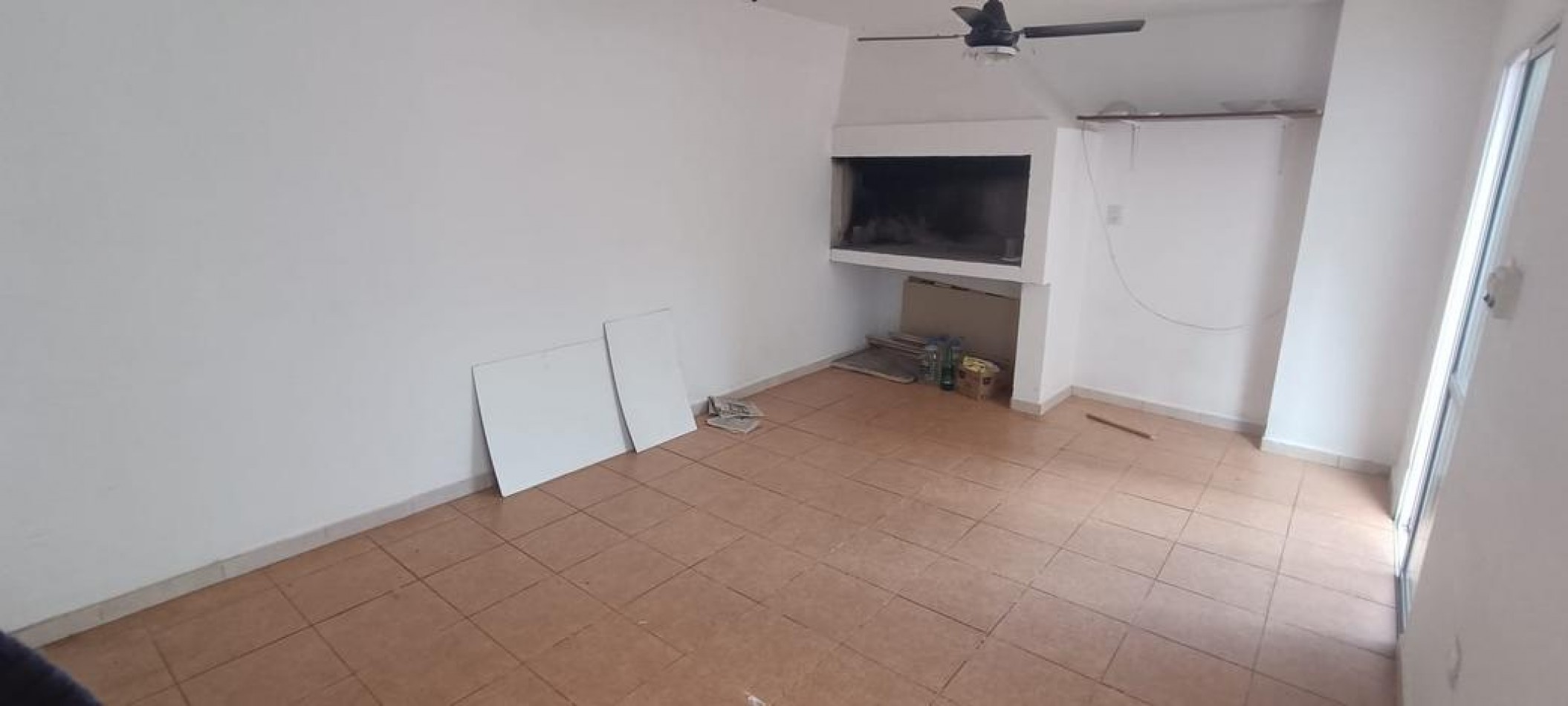 EN VENTA- DTO DE 2 HABITACIONES CON QUINCHO SOBRE CALLE BAVIO A METROS DE SHOPPING LA PAZ
