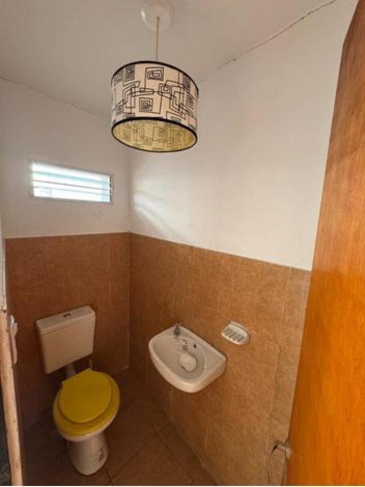 EN VENTA- DTO DE 2 HABITACIONES CON QUINCHO SOBRE CALLE BAVIO A METROS DE SHOPPING LA PAZ