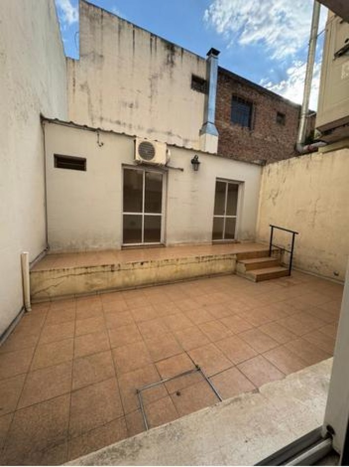 EN VENTA- DTO DE 2 HABITACIONES CON QUINCHO SOBRE CALLE BAVIO A METROS DE SHOPPING LA PAZ