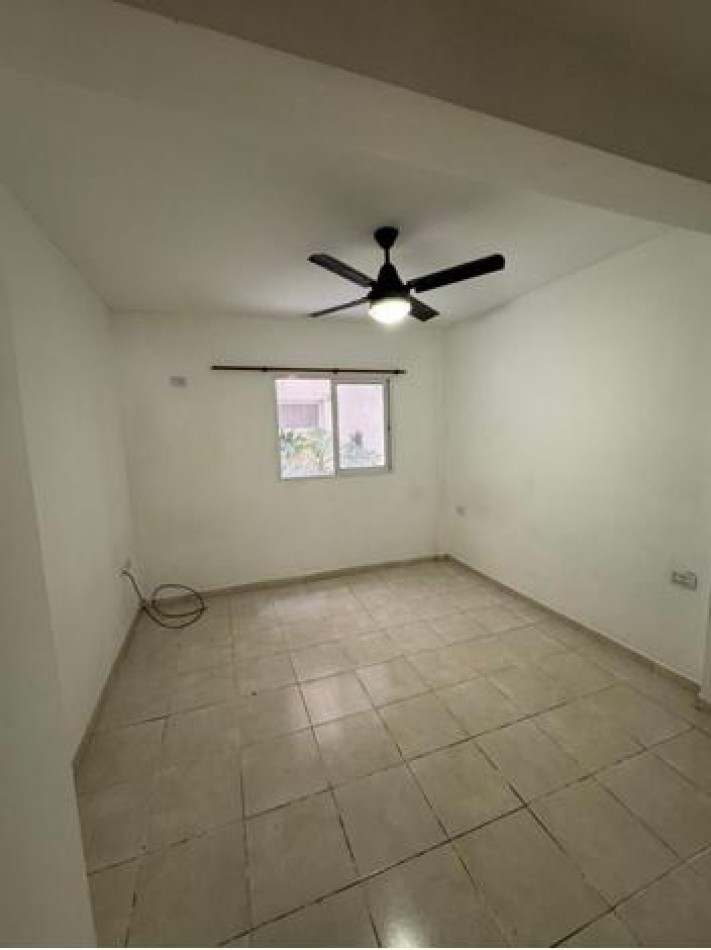 EN VENTA- DTO DE 2 HABITACIONES CON QUINCHO SOBRE CALLE BAVIO A METROS DE SHOPPING LA PAZ