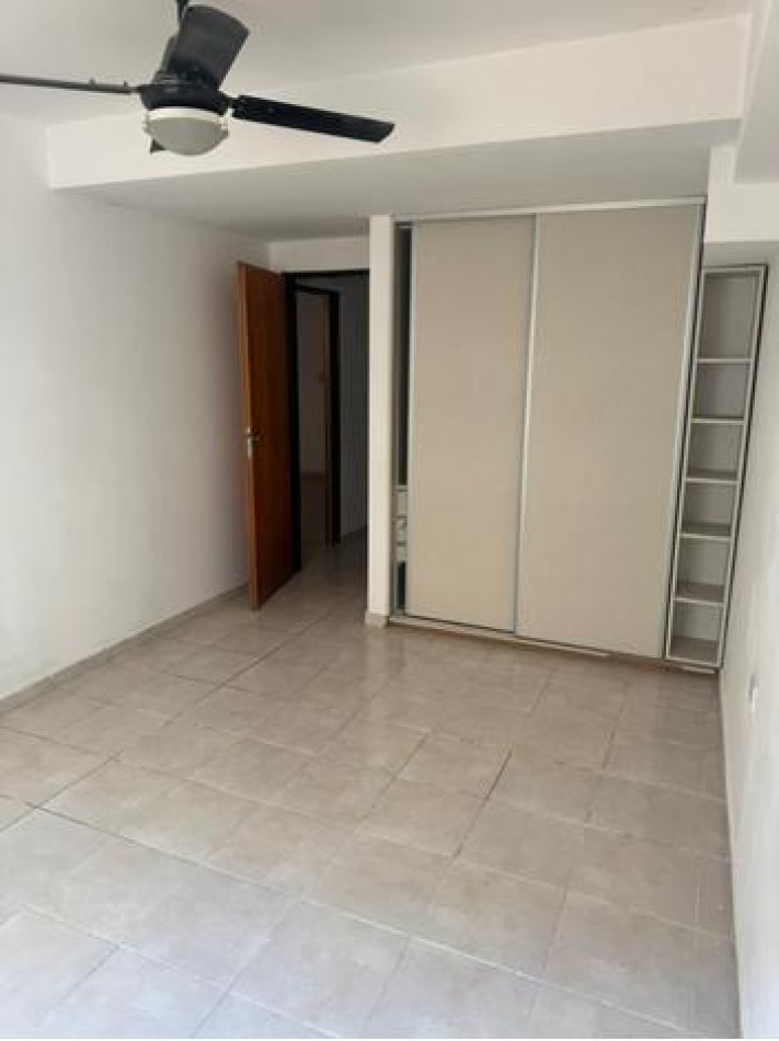 EN VENTA- DTO DE 2 HABITACIONES CON QUINCHO SOBRE CALLE BAVIO A METROS DE SHOPPING LA PAZ