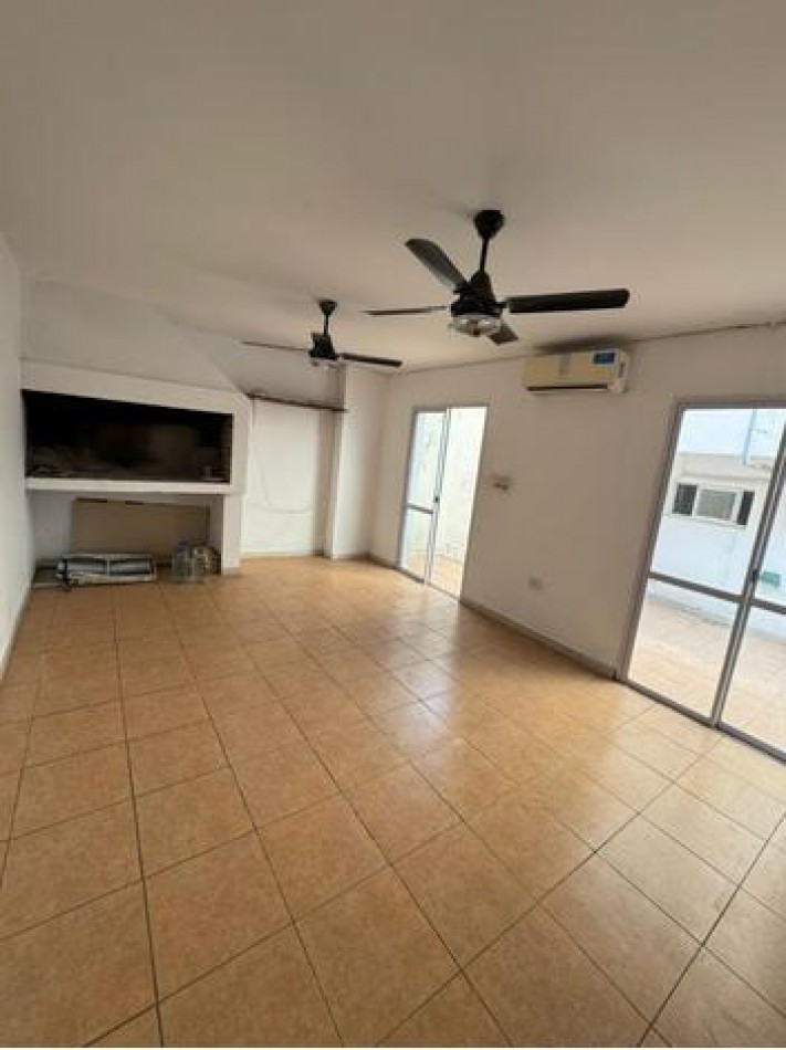EN VENTA- DTO DE 2 HABITACIONES CON QUINCHO SOBRE CALLE BAVIO A METROS DE SHOPPING LA PAZ