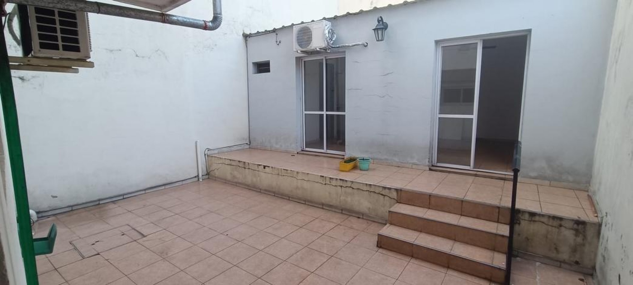 EN VENTA- DTO DE 2 HABITACIONES CON QUINCHO SOBRE CALLE BAVIO A METROS DE SHOPPING LA PAZ